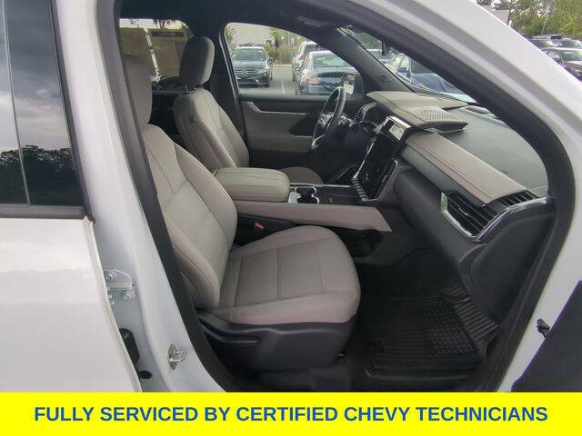 2025 GMC Acadia Elevation