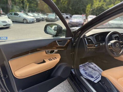 2016 Volvo XC90 T6 Momentum