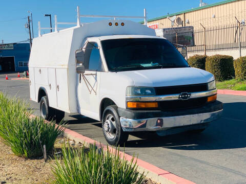 2005 Chevrolet Express for sale at GALAXY AUTO DEALS INC in Sacramento CA