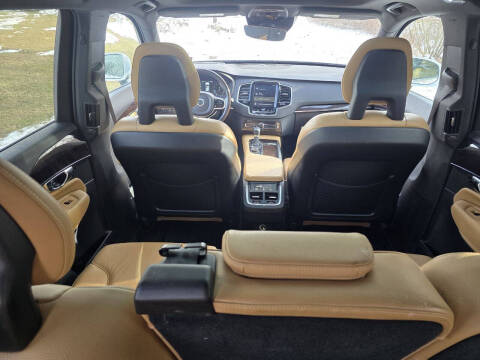 2016 Volvo XC90 T6 Momentum