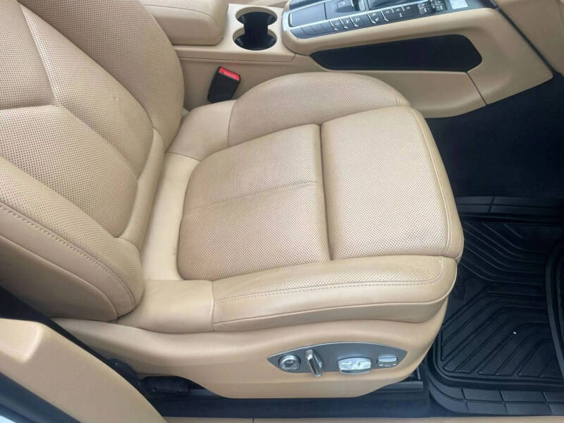 2017 Porsche Macan S