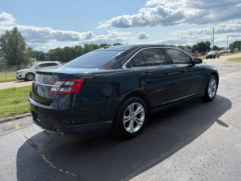 2016 Ford Taurus SE