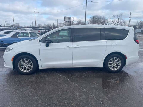 2025 Chrysler Pacifica Select