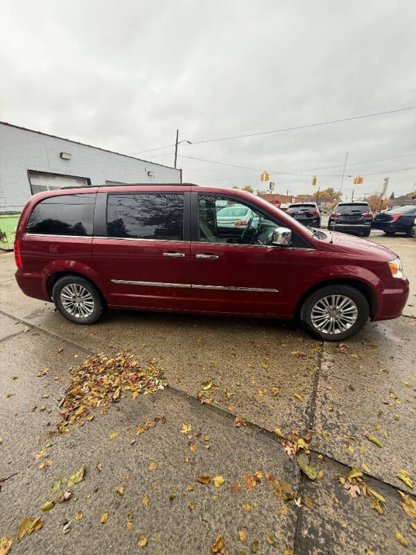 2015 Chrysler Town and Country Touring-L