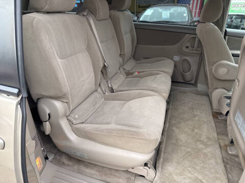 2005 Toyota Sienna LE 8 Passenger