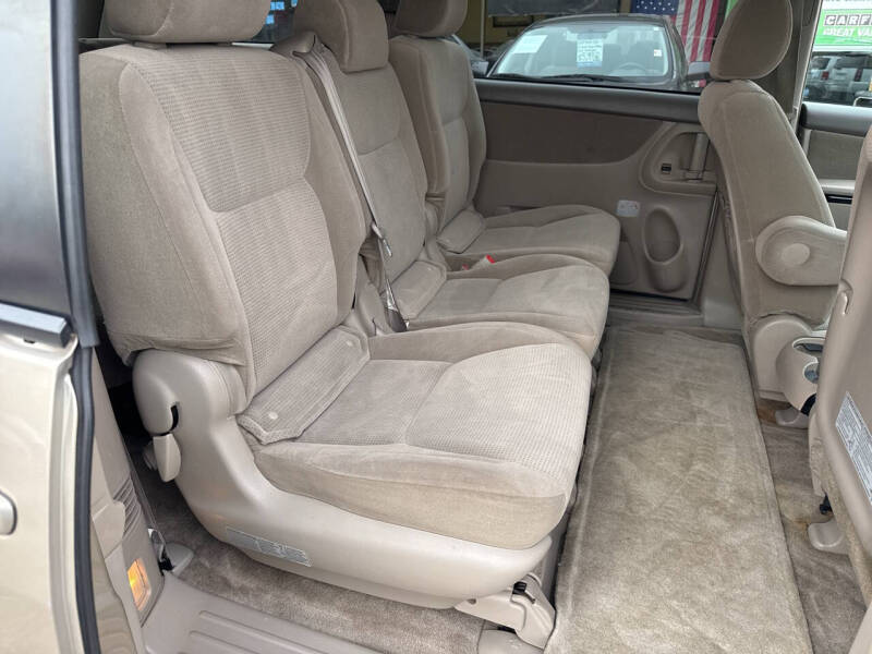 2005 Toyota Sienna LE 8 Passenger
