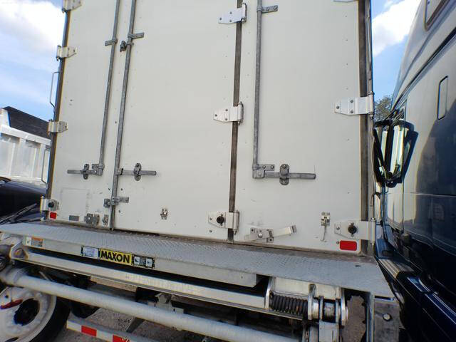 2018 Freightliner M2 106