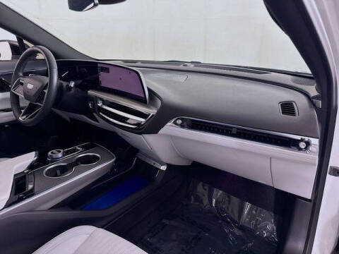 2024 Cadillac LYRIQ Luxury 1