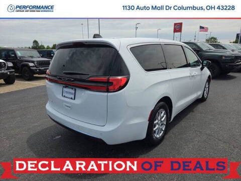 2027 Chrysler Pacifica Select