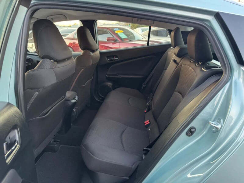 2021 Toyota Prius LE