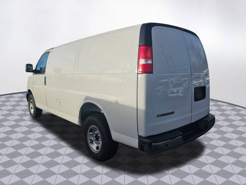 2025 Chevrolet Express 2500
