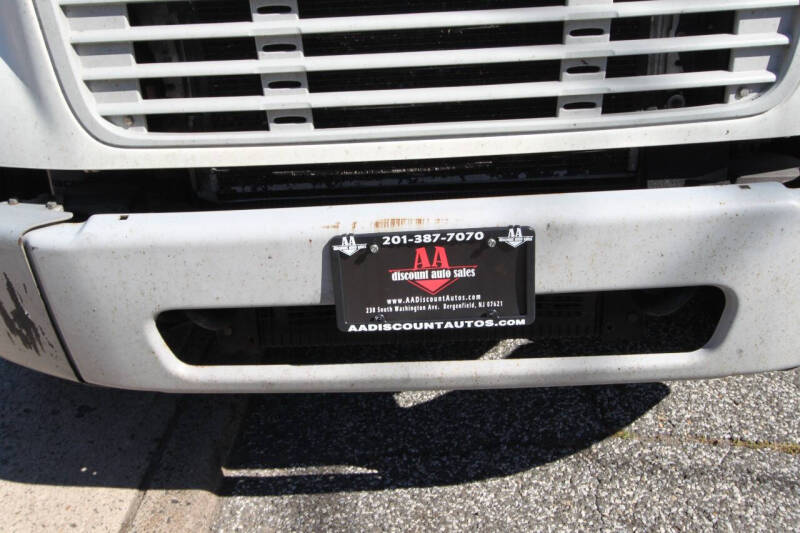 2015 Freightliner M2 106