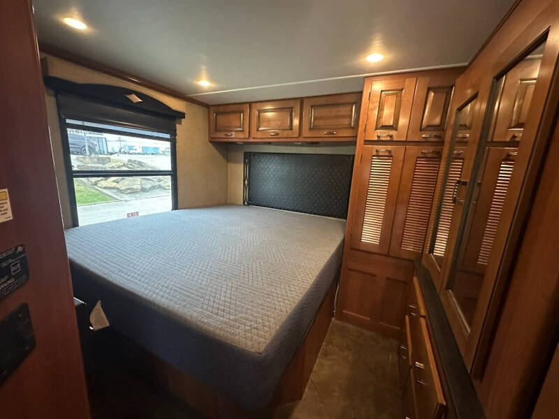 2015 Fleetwood RV Excursion 35B