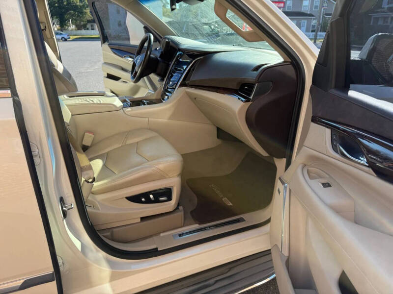 2015 Cadillac Escalade ESV Luxury