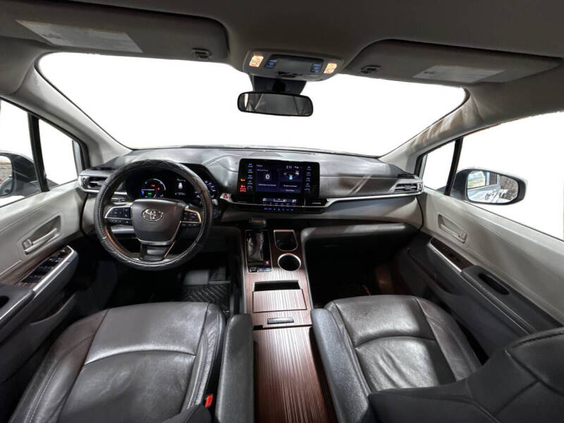 2021 Toyota Sienna LE 8-Passenger