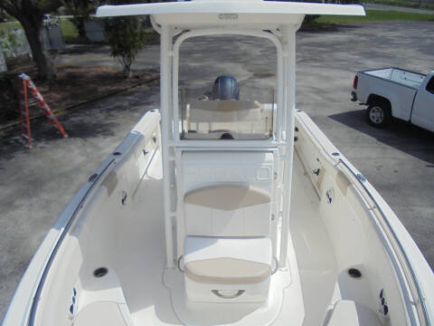 2017 Robalo R222