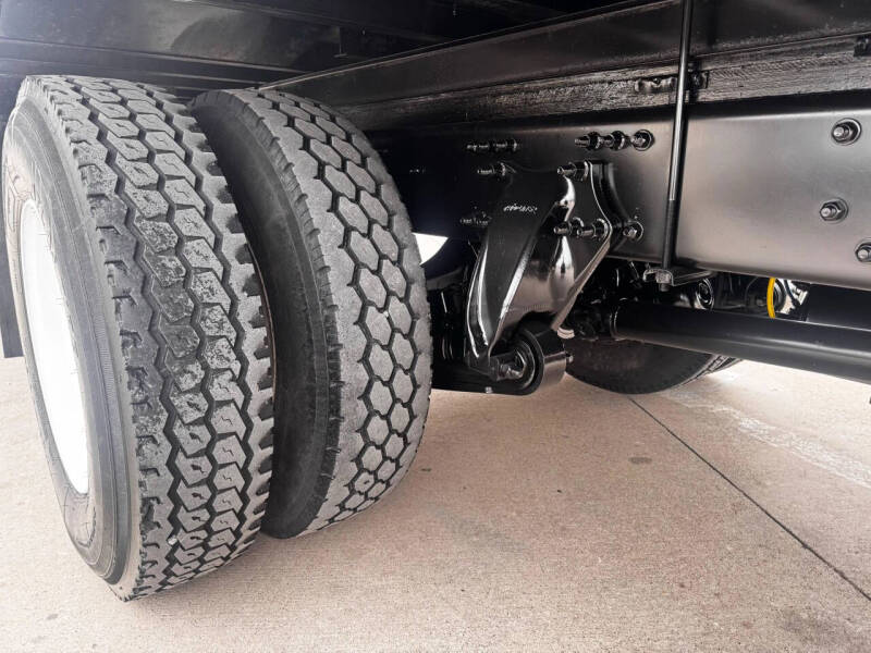 2019 Freightliner M2 106