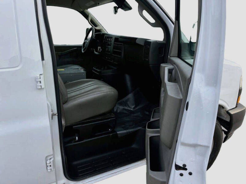 2024 Chevrolet Express 2500