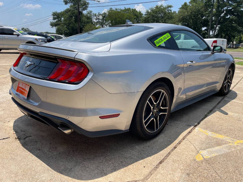 2022 Ford Mustang EcoBoost photo 6