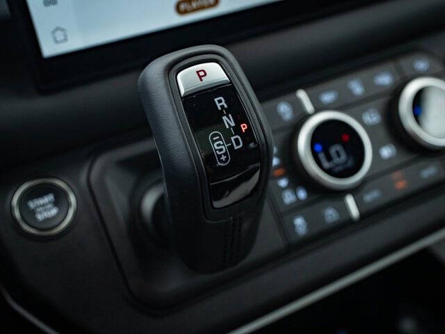 2025 Land Rover Defender 110 P500 X-Dynamic SE