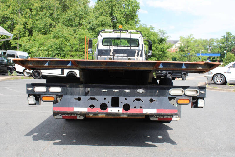 2018 Freightliner M2 106