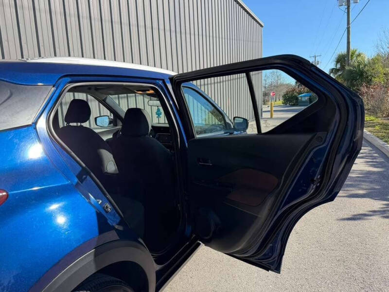 2020 Nissan Kicks SR