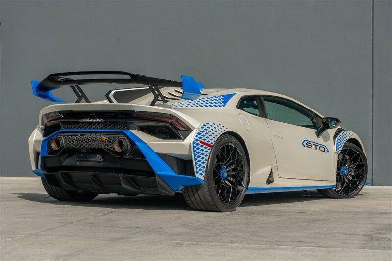 2022 Lamborghini Huracan STO