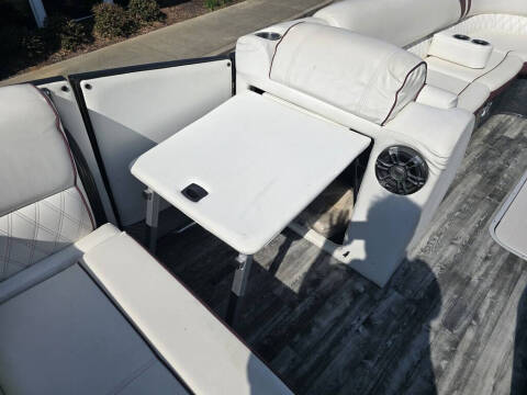 2019 Crest Pontoon CARIBBEAN