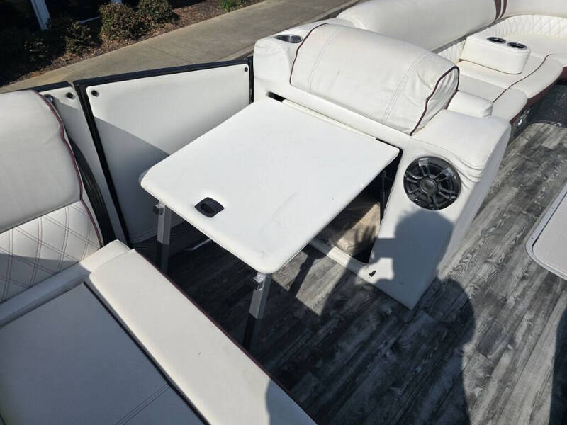 2019 Crest Pontoon CARIBBEAN
