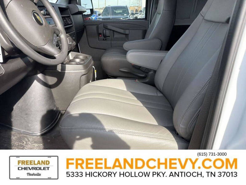2025 Chevrolet Express 3500