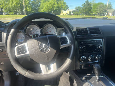 2013 Dodge Challenger SXT Plus