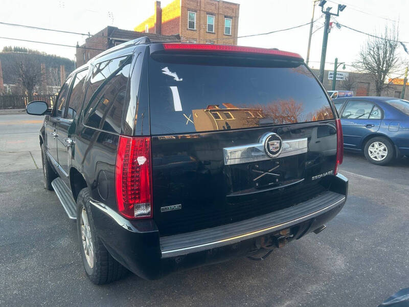2011 Cadillac Escalade Luxury