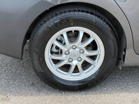 2015 Toyota Prius v Four