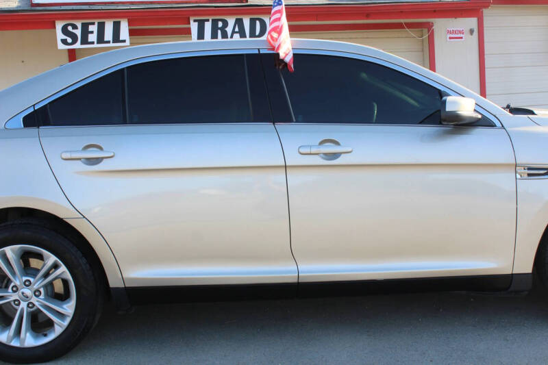 2017 Ford Taurus SEL