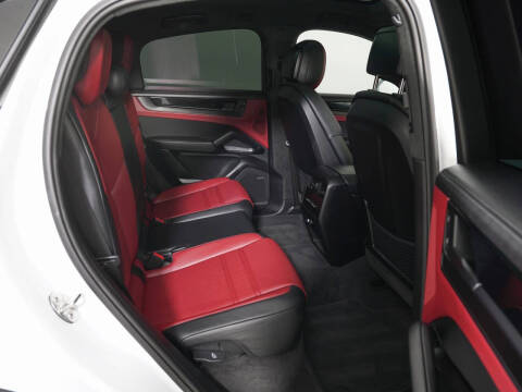 2025 Porsche Cayenne GTS Coupe