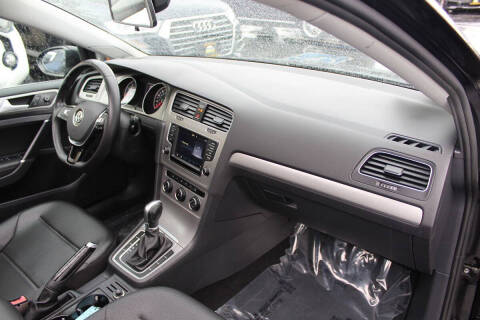 2017 Volkswagen Golf SportWagen