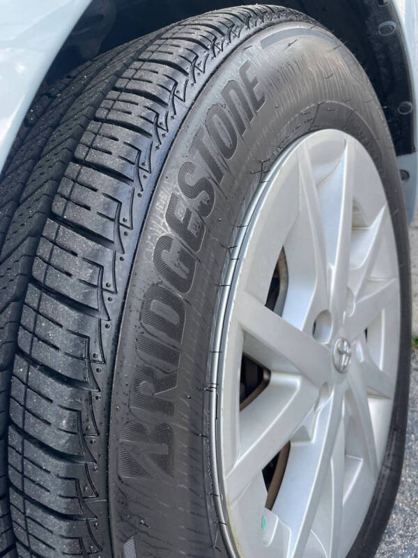 2014 Toyota Prius v Two