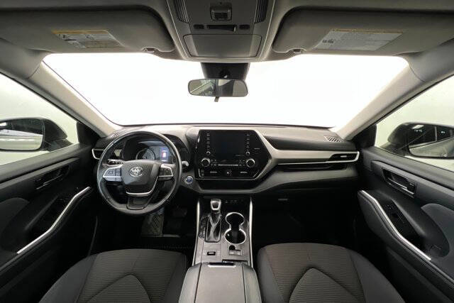 2022 Toyota Highlander Hybrid LE