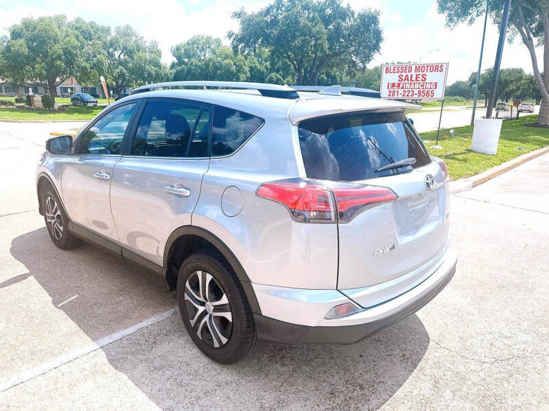 2017 Toyota RAV4 LE
