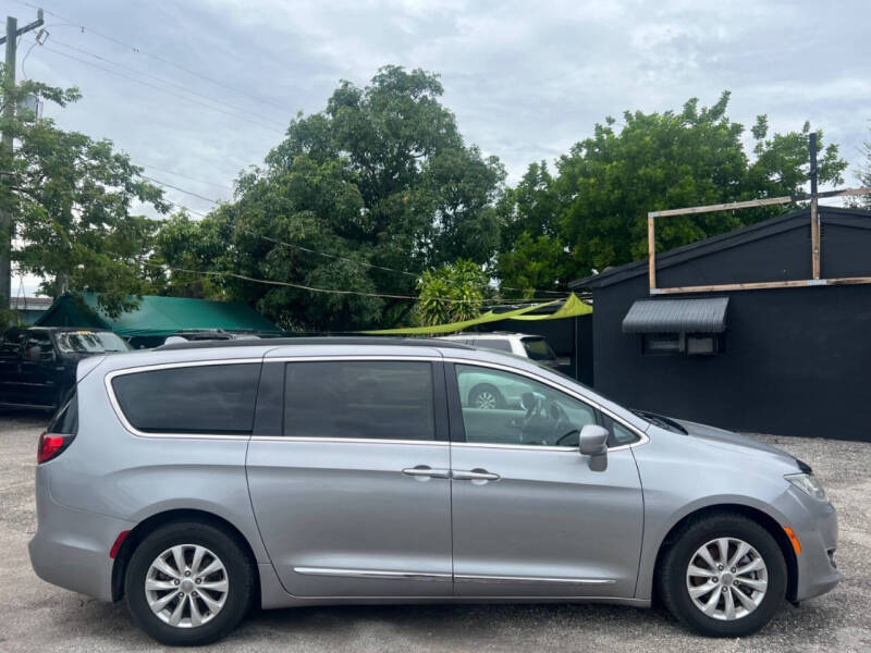 2017 Chrysler Pacifica Touring Plus