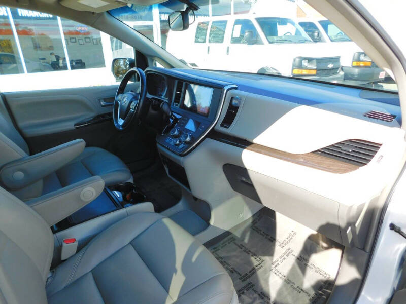 2015 Toyota Sienna XLE 8-Passenger