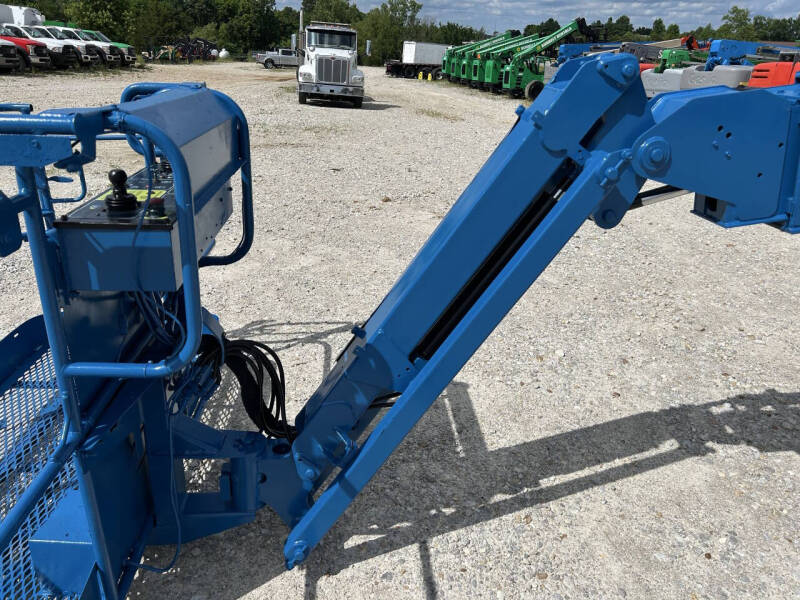 2017 Genie 65' Manlift