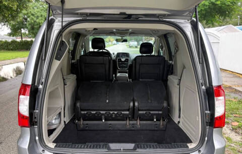 2016 Chrysler Town and Country Touring