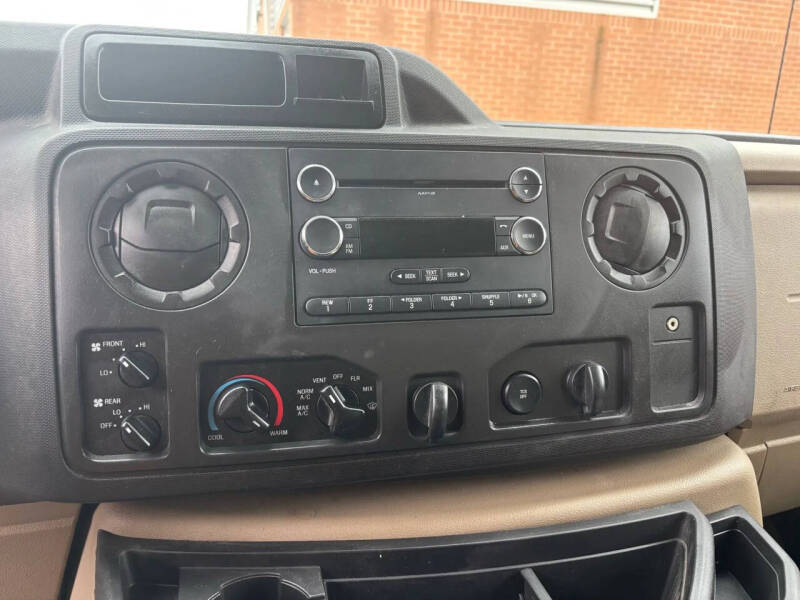 2013 Ford E-Series E-350 SD XLT