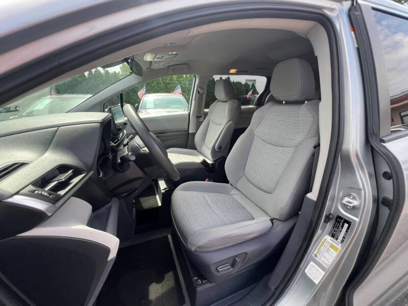 2021 Toyota Sienna LE 8-Passenger