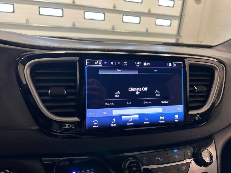 2025 Chrysler Pacifica Select