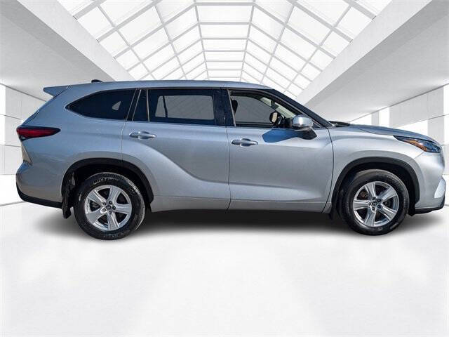 2022 Toyota Highlander LE
