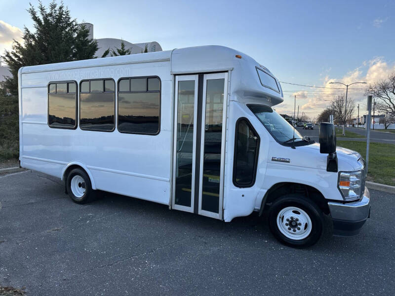 2023 Ford E-Series E-450 SD