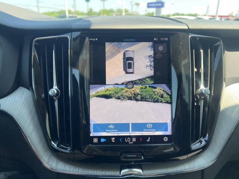 2025 Volvo XC60 T8 Plus Dark Theme