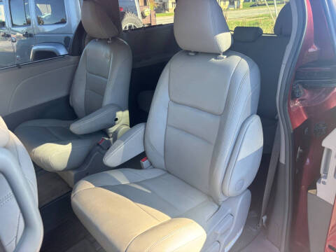 2017 Toyota Sienna XLE 7-Passenger